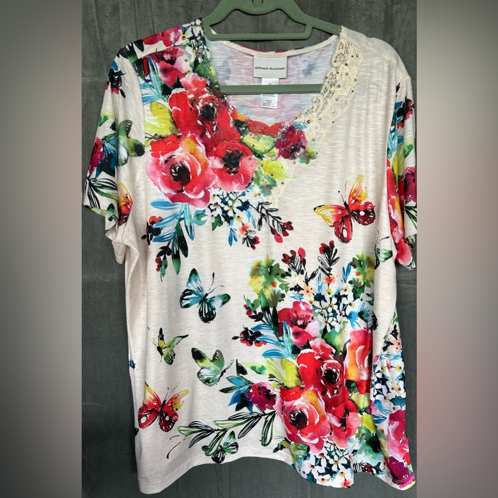 Alfred Dunner XL short sleeve blouse.